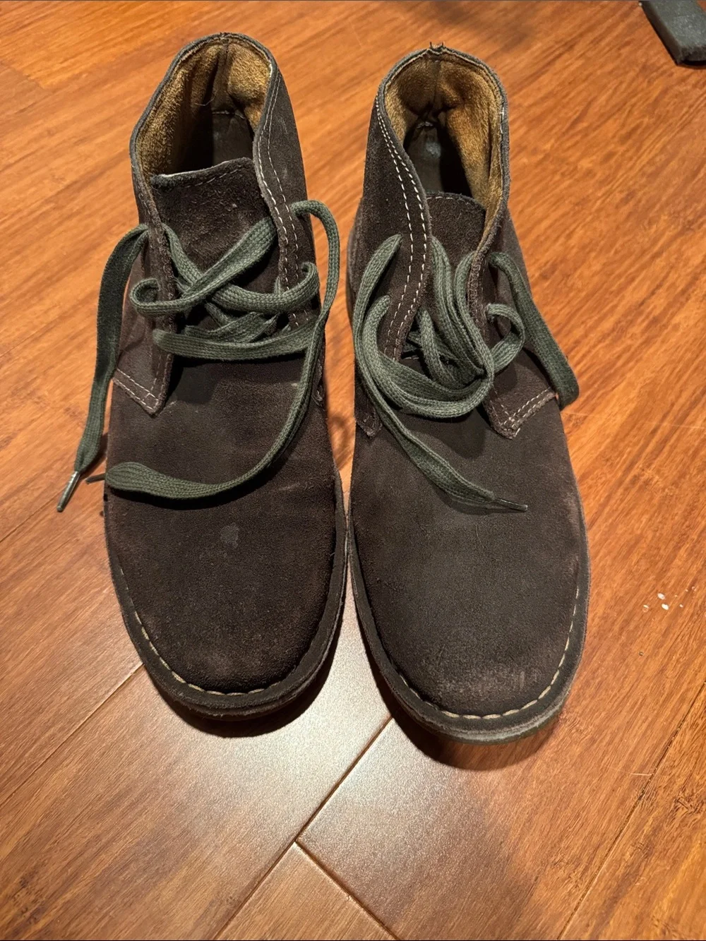Bass Men's Dark Brown Suede Chukka Boots with Olive Laces
